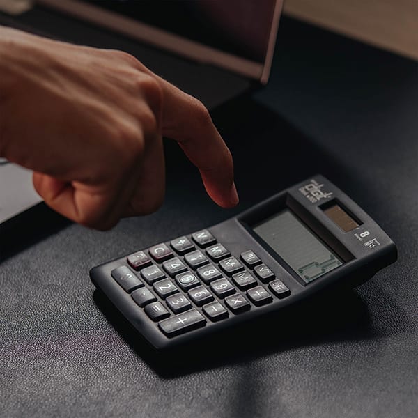 Calculadora de Mesa (Bateria/Energia Solar), 8 dígitos, Preto, 800, Spiral Digit - CX 1 UN Calculadora de Mesa (Bateria/Energia Solar), 8 dígitos, Preto, 800, Spiral Digit - CX 1 UN