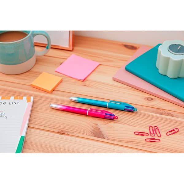 Caneta Esferográfica Retrátil BIC, 4 Cores Clássicas, Verde metálico, Ponta Média de 1.0mm, 525681, BT 1 UN Caneta Esferográfica Retrátil BIC, 4 Cores Clássicas, Verde metálico, Ponta Média de 1.0mm, 525681, BT 1 UN