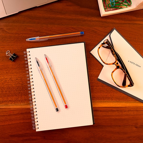 Caneta Esferográfica BIC Escrita fina, Cristal Fashion 4 Cores, Ponta de 0,8mm, 530008, BT 4 UN Caneta Esferográfica BIC Escrita fina, Cristal Fashion 4 Cores, Ponta de 0,8mm, 530008, BT 4 UN