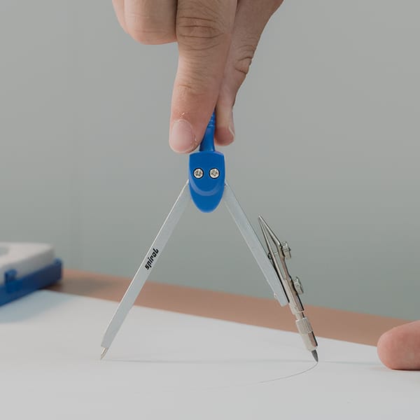 Compasso de metal com 2 peças, 11,5cm, raio de 280mm, Spiral - BT 1 UN Compasso de metal com 2 peças, 11,5cm, raio de 280mm, Spiral - BT 1 UN