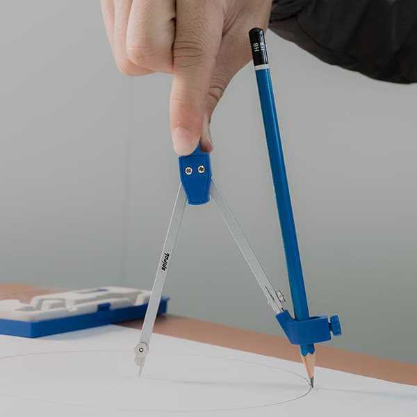 Compasso de metal com 3 peças, 13,5cm, raio de 350mm, Spiral - BT 1 UN Compasso de metal com 3 peças, 13,5cm, raio de 350mm, Spiral - BT 1 UN