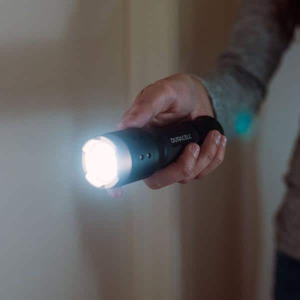 Lanterna de alumínio Flashlight, com ajuste de foco, 550 lúmens, 7142-DF550, Duracell - BT 1 UN