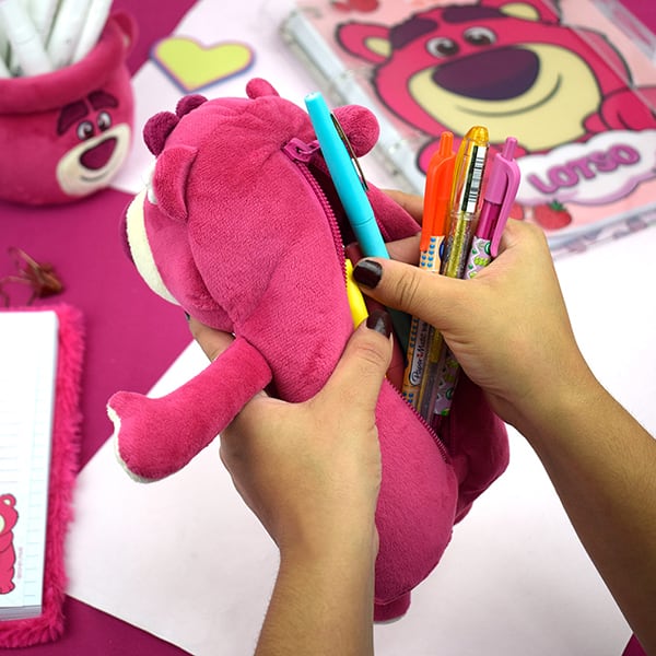 Estojo escolar em pelúcia Fluffy, Lotso, 5337, DAC - PT 1 UN