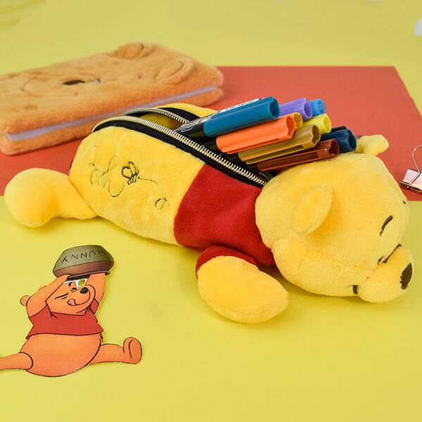 Estojo escolar em pelúcia Fluffy, Ursinho Pooh ,4781, DAC - PT 1 UN
