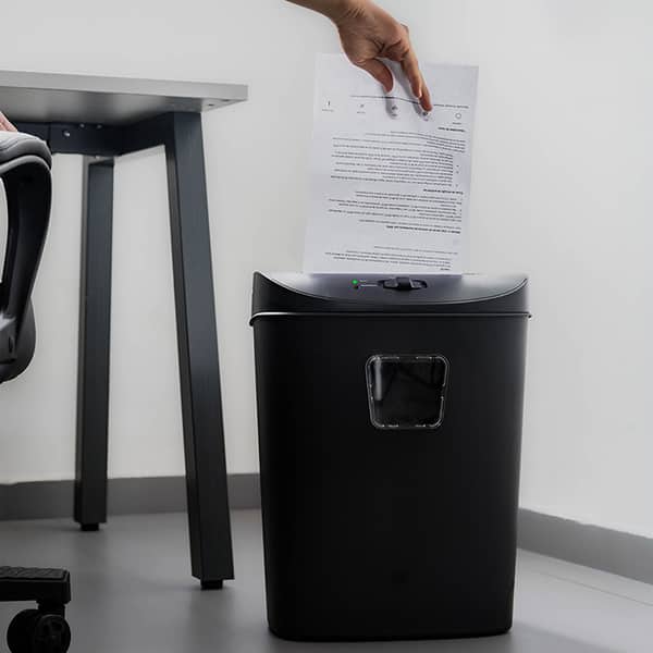 Fragmentadora de papel 12 folhas em partículas, CD / Cartão com cesto 220v, C1200, App-tech - CX 1 UN Fragmentadora de papel 12 folhas em partículas, CD / Cartão com cesto 220v, C1200, App-tech - CX 1 UN