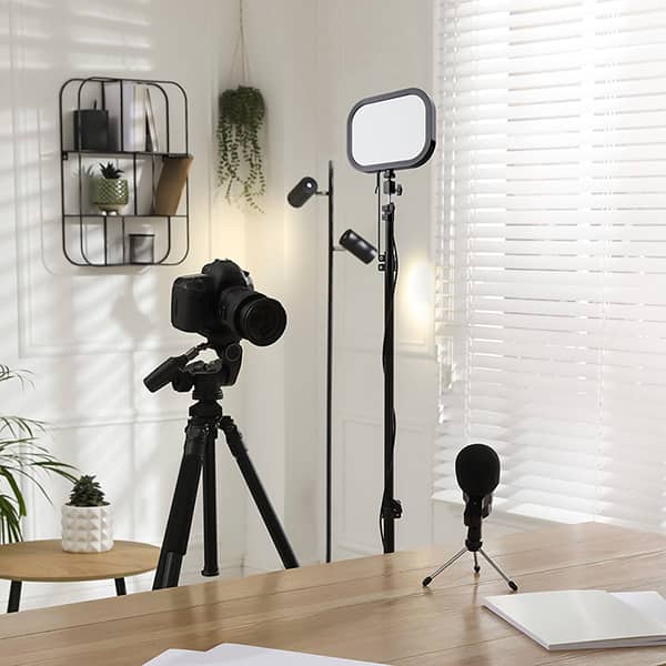 Luminária de Mesa LED vlog tw, 10w, USB, 15020041-03, Taschibra - CX 1 UN Luminária de Mesa LED vlog tw, 10w, USB, 15020041-03, Taschibra - CX 1 UN