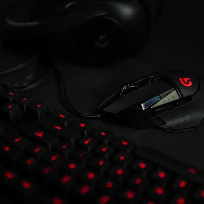 Teclado Mecânico Gamer Logitech G413, Carbon, Layout ABNT2, Iluminação Vermelha, USB Passthrough e Switch Exclusivo Romer-G, 920-009162 - CX 1 UN