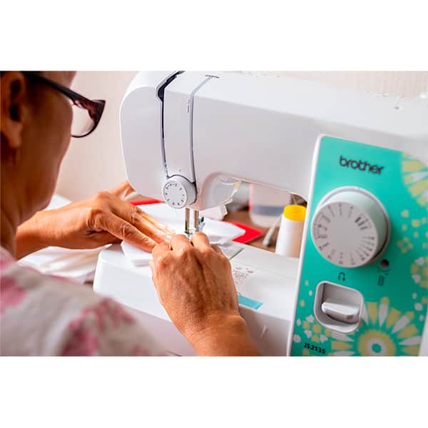 Máquina de Costura  mecânica com 14 pontos, 220V, JS2135BRV, Brother - CX 1 UN