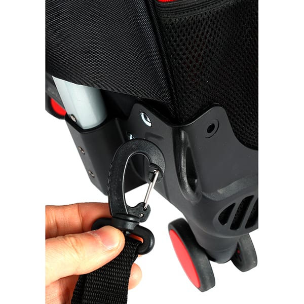 Mochila escolar em poliéster com rodas Marvel, Vermelho com preto, MC50032AG0, Luxcel - PT 1 UN